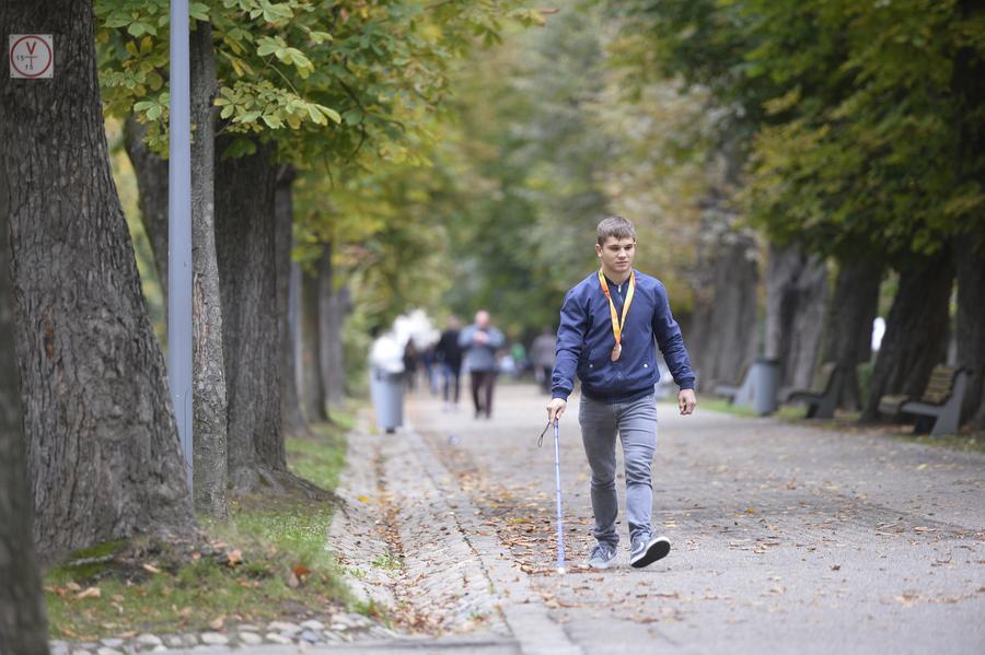 Alexandru Bologa pe aleile Parcului Centrak din Cluj-Napoca FOTO Raed Krishan Alexandru Bologa, dublu medaliat cu bronz la Jocurile Paralimpice, bifează la Paris a treia sa ediție: „Judoul m-a ajutat să-mi scriu propria poveste”