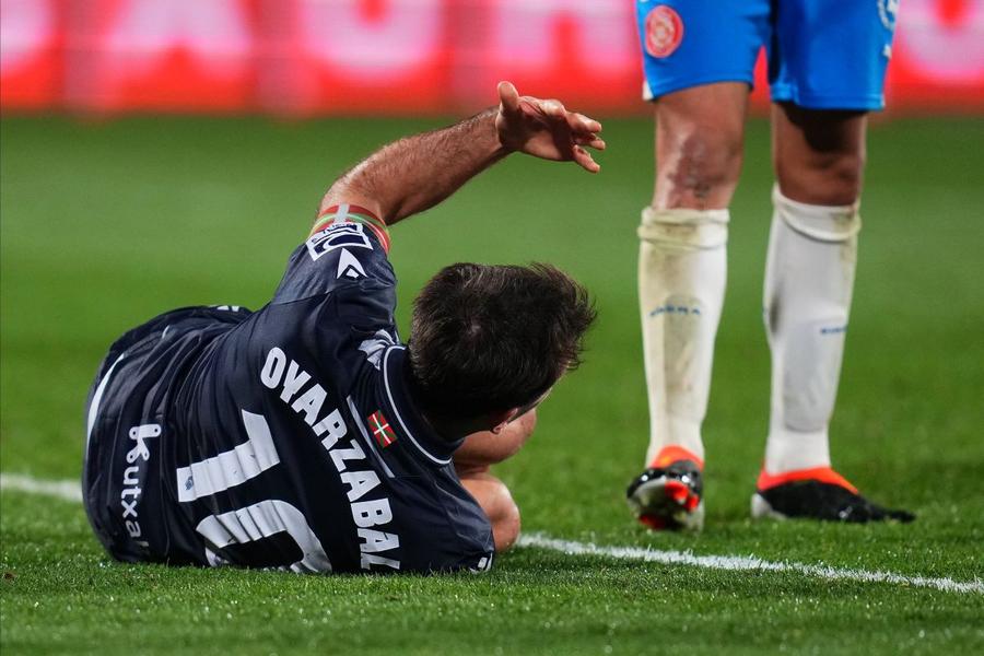 Mikel Oyarzabal a lipsit 280 de zile și 45 de meciuri de la Sociedad și naționala Spaniei, în urma unei leziuni grave la genunchi / Foto: Imago Cel mai ghinionist club din LaLiga. Jucătorii bascilor au suferit șase rupturi de ligamente încrucișate în trei ani