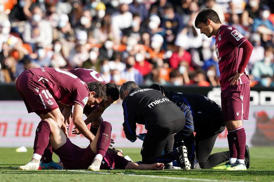 Ruptura de ligamente încrucișate i-a terminat la 37 de ani cariera lui David Silva / Foto: Imago Cel mai ghinionist club din LaLiga. Jucătorii bascilor au suferit șase rupturi de ligamente încrucișate în trei ani