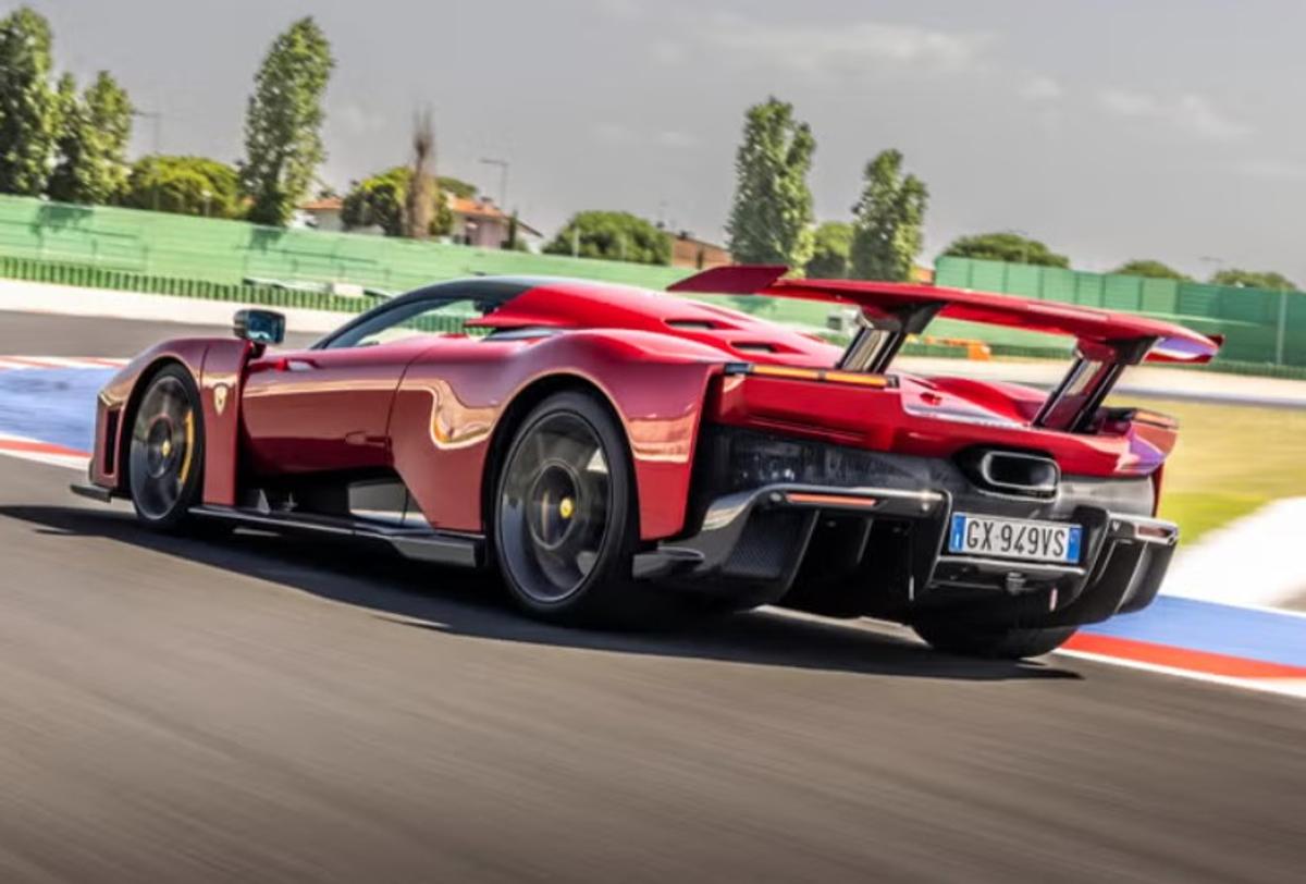 Zlatan Ibrahimovic își ia ultimul model Ferrari fabricat în serie limitată