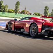 Așa arată modelul F80 al Ferrari-ului de 3,5 milioane de euro pe care și-l cumpără Zlatan Ibrahimovic / Foto: Car and Driver