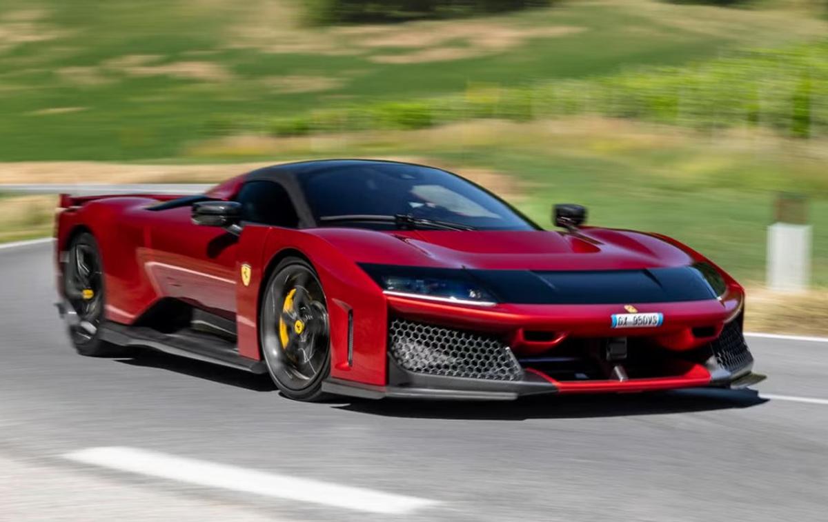 Zlatan Ibrahimovic își ia ultimul model Ferrari fabricat în serie limitată