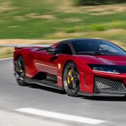Așa arată modelul F80 al Ferrari-ului de 3,5 milioane de euro pe care și-l cumpără Zlatan Ibrahimovic / Foto: Car and Driver