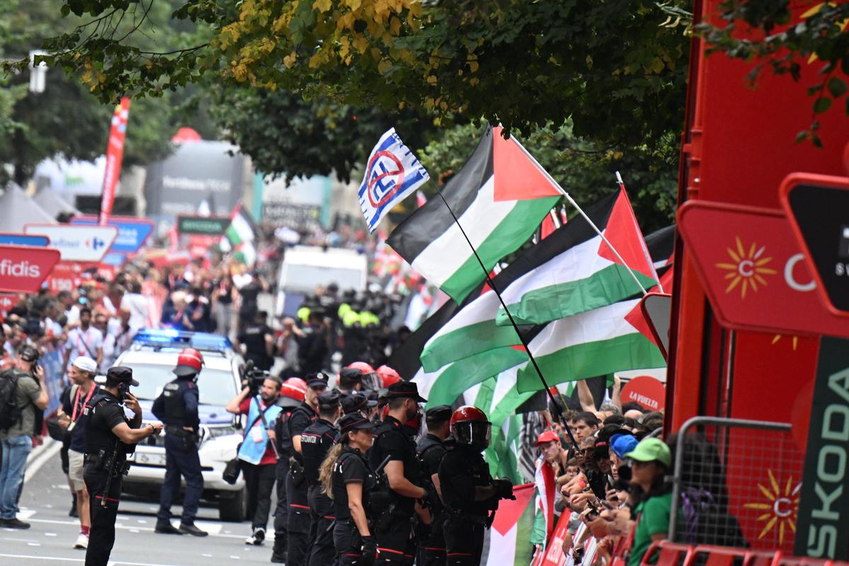 Etapă fără câștigător în Turul Spaniei » Organizatorii au luat decizia din cauza protestelor: „Sincer, este greu să descriu dezamăgirea”