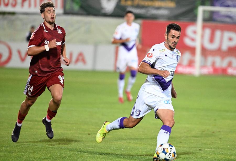 Nacho Heras, la balon, în Argeș - Rapid/ foto: Imago Images Sepsi transferă de la surpriza Superligii » Atacantul e așteptat sub comanda lui Ovidiu Burcă