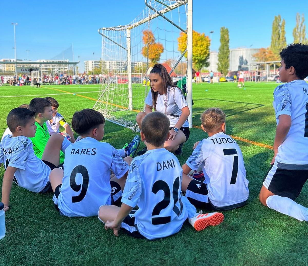 Antrenoarea-patroană Cătălina Nițu spune că s-a lovit de o mare problemă a fotbalului românesc: „Mai întâi trebuie educați părinții”