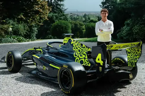 Lando Norris cu noul monopost LN4Fusion // Foto: Instagram