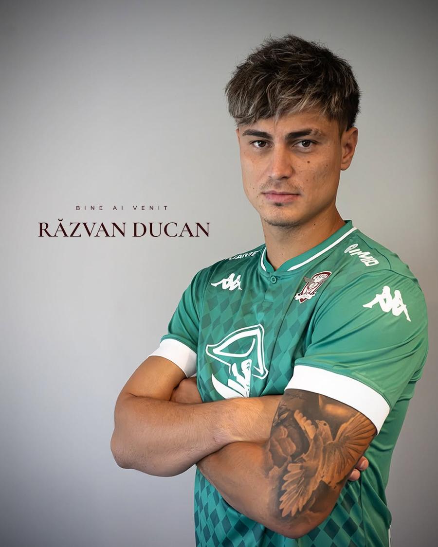 Răzvan Ducan este noul portar de la Rapid Fotbalistul crescut de FCSB a fost prezentat la Rapid » Reacțiile fanilor: „Putem să nu mai transferăm de la ei?!”