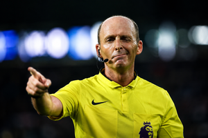 Dezvăluirile bizare ale unui arbitru cu 553 de meciuri în Premier League: „Vedeam cât rezist fără să fluier. Am ajuns la 25 de minute”