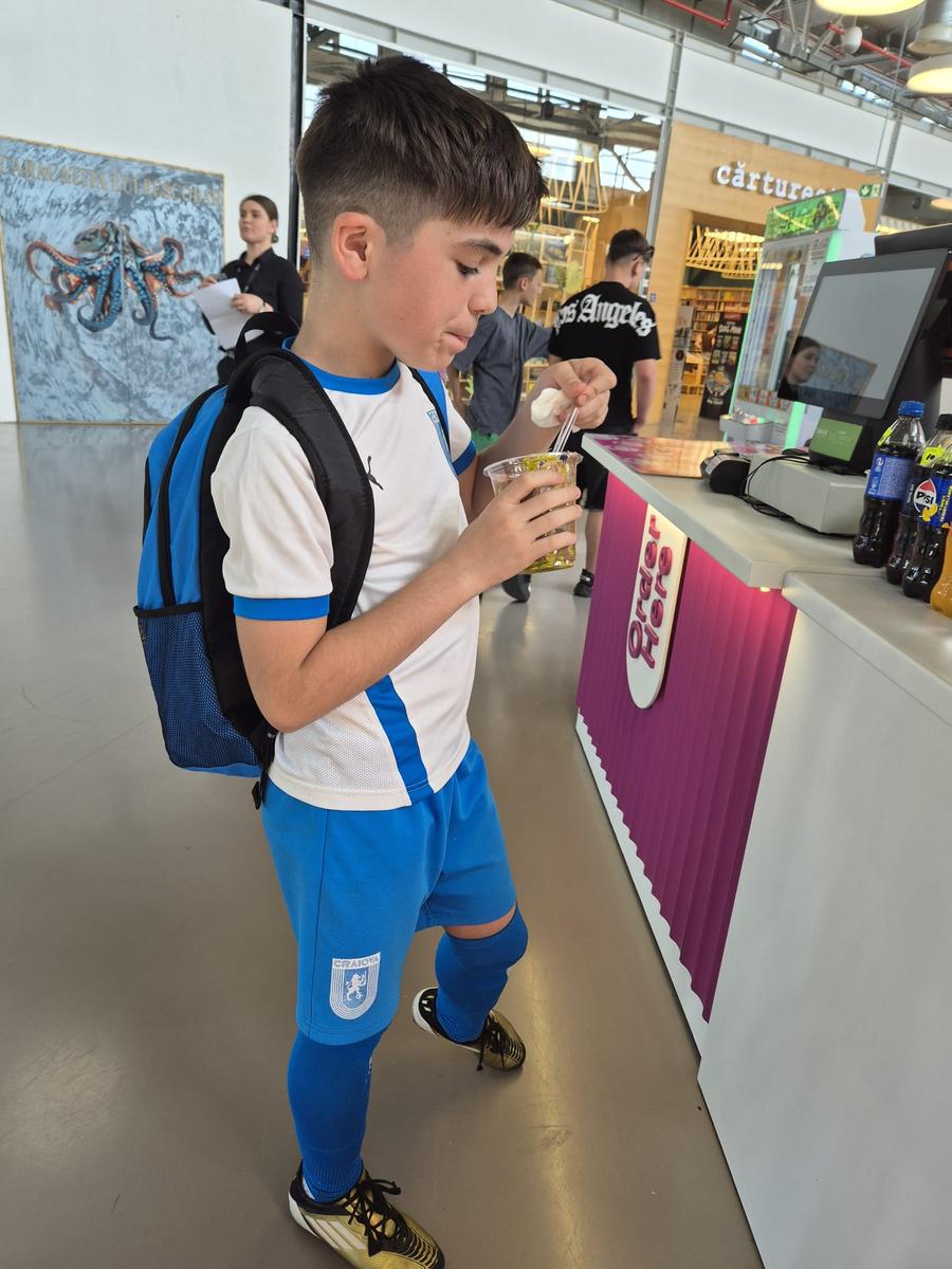 Luca Stancu a ajuns la CSȘ Craiova după ce U Craiova s-a dispensat de serviciile lui Acuzații de șpăgi și pile la Academia U Craiova: „Doamnă, aveți ceva adidași pentru mine?” + Lorena Balaci acuzată: „Mi-a cerut fără rușine”