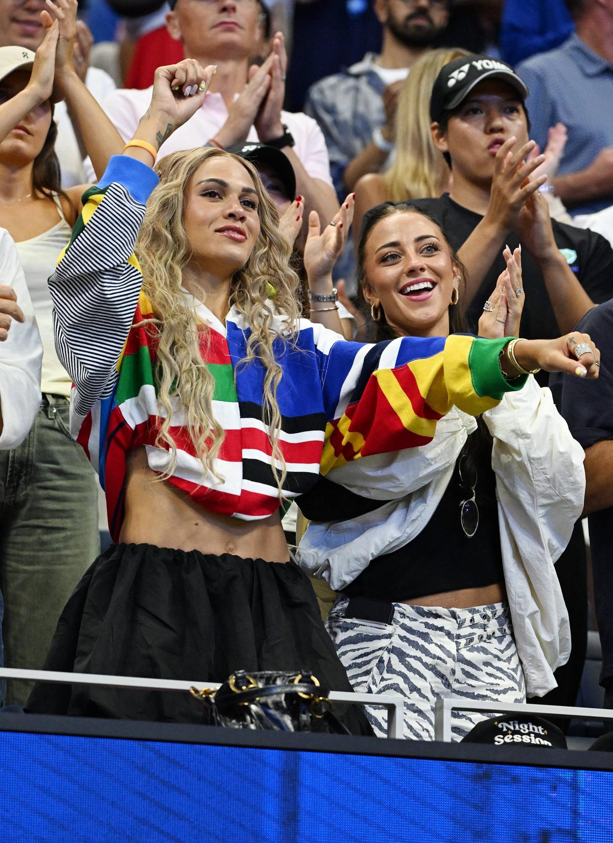 Iubita faimoasă a numărului 9 ATP a atras toate privirile la US Open! Dans în tribune și un tricou special
