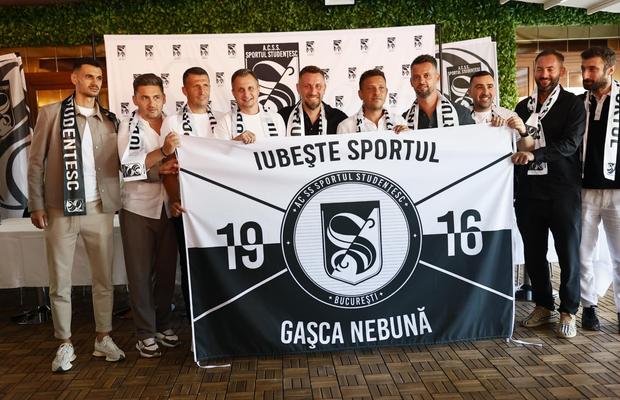Sportul Studențesc și-a prezentat echipa » Noul antrenor și-a citit discursul de pe telefon și a primit aplauze: „Ăsta trebuie să fie obiectivul nostru!”