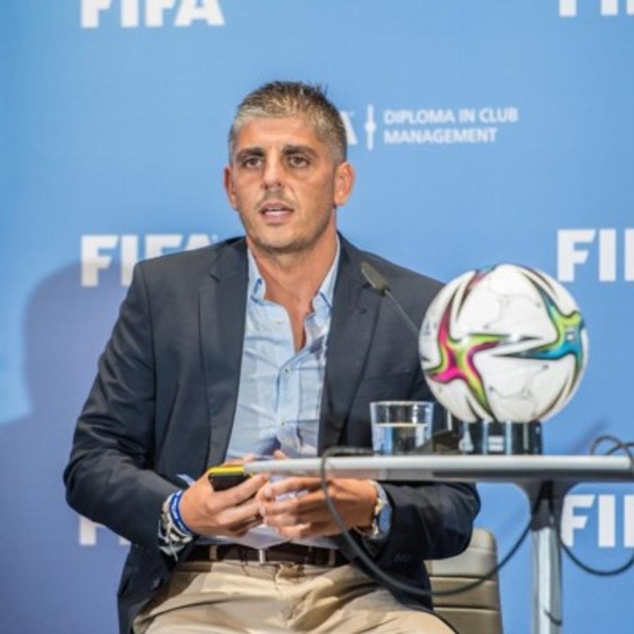 Eduardo Covelo conduce Academia U Craiova din vara lui 2025 Acuzații de șpăgi și pile la Academia U Craiova: „Doamnă, aveți ceva adidași pentru mine?” + Lorena Balaci acuzată: „Mi-a cerut fără rușine”