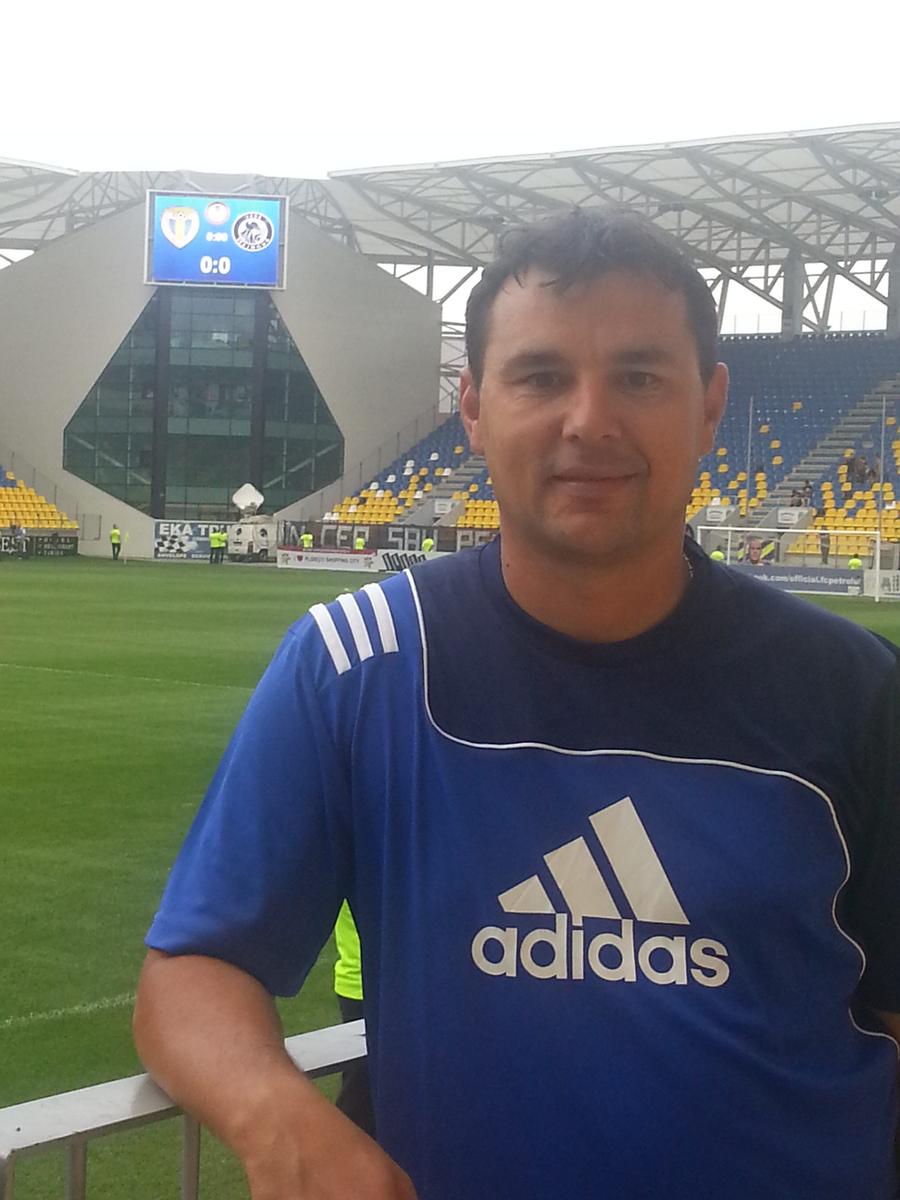 Alin Staicu, acum director la CSȘ Craiova, l-a pregătit o perioadă pe Luca Stancu la grupa U14 din Academia U Craiova. Foto: csscraiova.ro Acuzații de șpăgi și pile la Academia U Craiova: „Doamnă, aveți ceva adidași pentru mine?” + Lorena Balaci acuzată: „Mi-a cerut fără rușine”