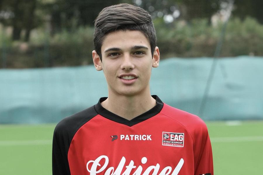 Baptiste Roux, în tricoul lui Guingamp, la vârsta de 15 ani Superstiții în Bănie » Ritualurile curioase pe care le respectă Baptiste Roux, înaintea fiecărui meci: „Sunt plin de ele”