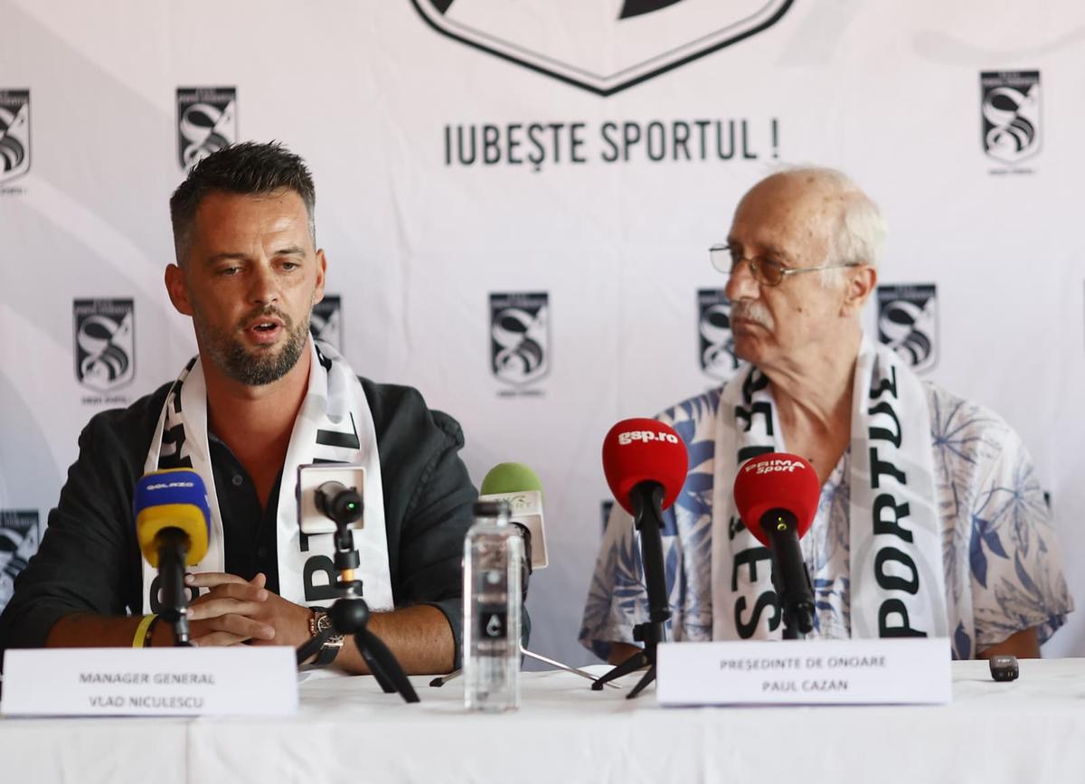 Sportul Studențesc și-a prezentat echipa » Noul antrenor și-a citit discursul de pe telefon și a primit aplauze: „Ăsta trebuie să fie obiectivul nostru!”
