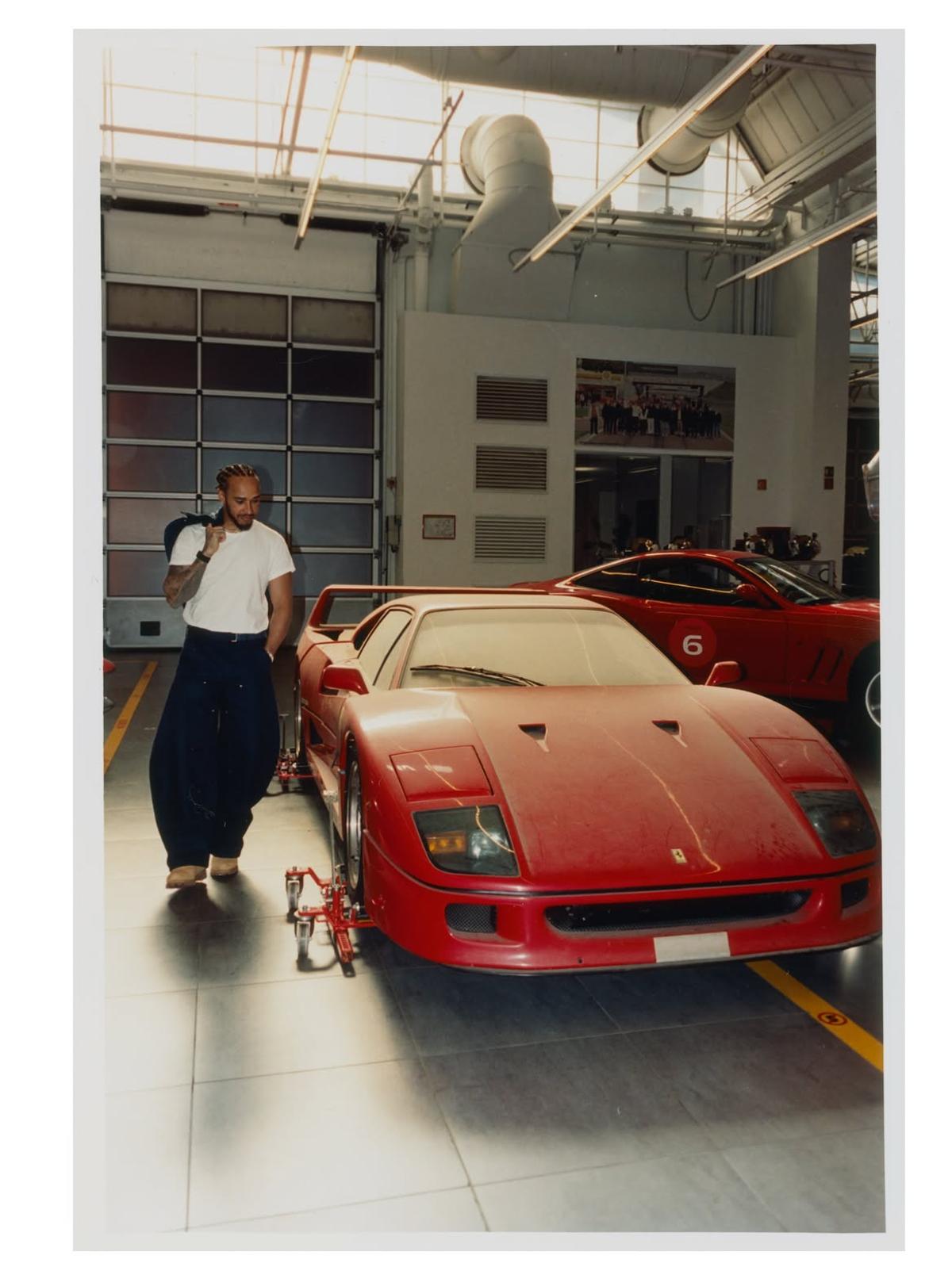 Lewis Hamilton, apariție de senzație la Monza cu „bijuteria” de milioane de euro restaurată după 30 de ani: „E mașina visurilor mele”