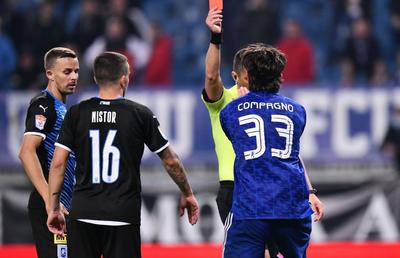 Așa s-a „rupt” derby-ul Craiovei! Roșu direct, după un gest de neînțeles