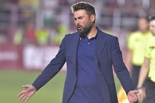 Adrian Mutu (43 de ani) a efectuat două schimbări în minutul 36 al meciului Chindia - Rapid, la scorul de 1-0.