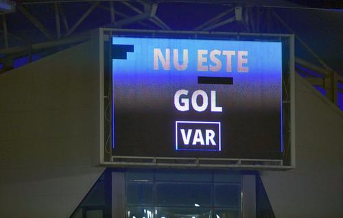 Rapid a marcat în minutul 19 al partidei cu Chindia, când gazdele conduceau cu 1-0, dar reușita a fost anulată după intervenția VAR. Reluările TV contrazic decizia brigăzii conduse de Lucian Rusandu.