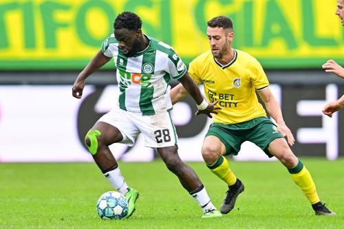 Elvis Manu (stânga), într-un meci FC Groningen - Fortuna Sittard, din Eredivisie. 
Foto: Imago