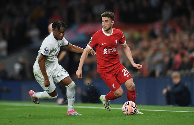 Încă un fotbalist de culoare a fost insultat rasist în Anglia. Ce a pățit fundașul lui Tottenham după meciul cu Liverpool