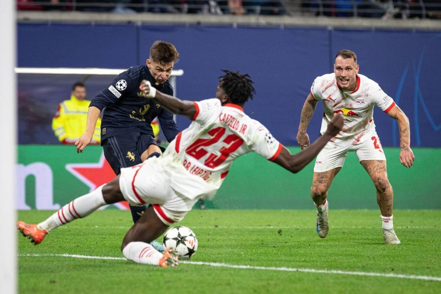 Slalomul genial reușit de Francesco Conceicao a pus pe butuci apărarea lui RB Leipzig / Foto: Imago Tânăra Bătrână Doamnă a junelui-prim Thiago Motta. Episodul II