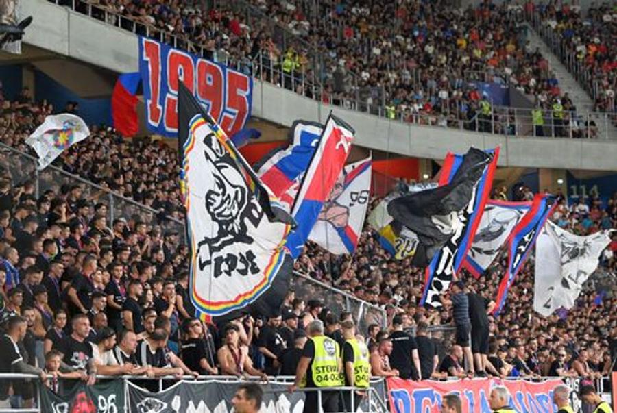 Suporterii FCSB arestați în Grecia fac parte din galeria campioanei Fostul atacant al Galațiului e translatorul fanilor FCSB arestați în Grecia: „S-au luat la bătaie cu polițiștii! Vreo doi erau mai «obosiți»” + Ce pedepse riscă suporterii