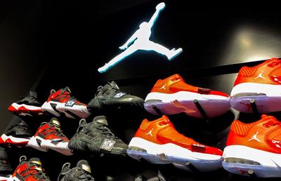 Mărirea, decăderea și apoi convalescența unui imperiu: superbrandul Air Jordan! Motivul pentru care a început să alunece în topurile de modă