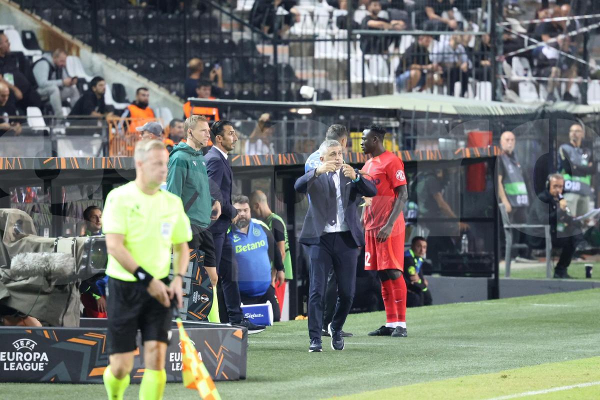 Cum se fac schimbările în PAOK - FCSB, foto: Ionuț Iordache (GSP)