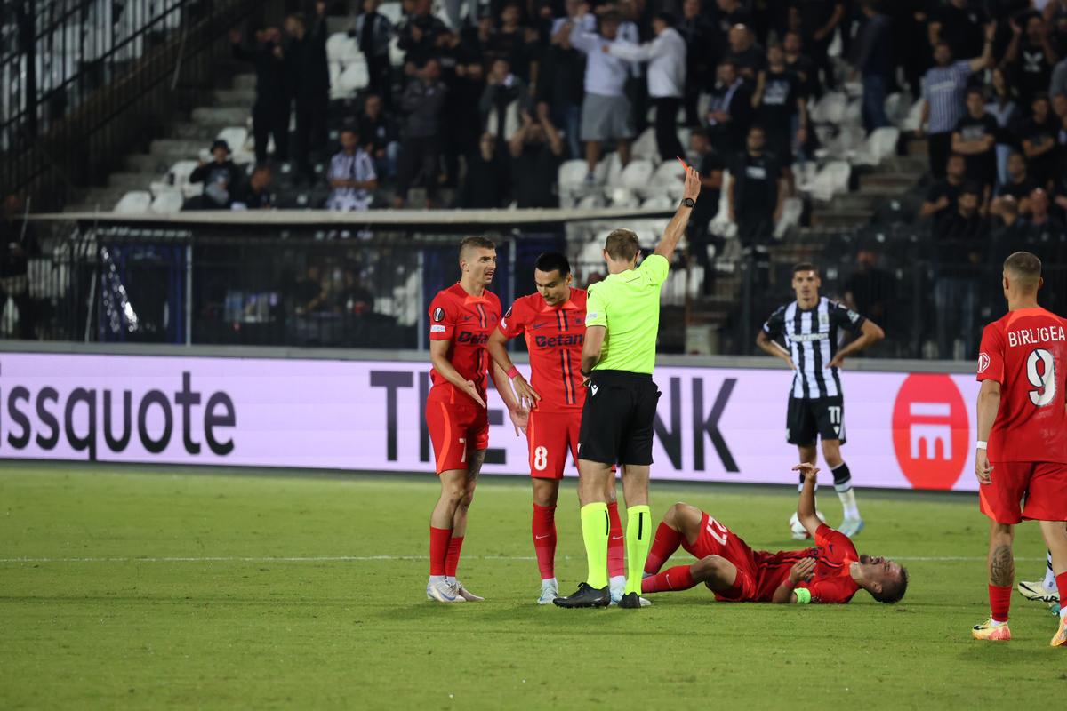 5 detalii care nu s-au văzut la TV din PAOK - FCSB » Răzvan Lucescu, precum Sorin Cârțu pe margine + ce a făcut arbitrul în finalul meciului