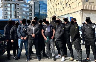 Cei 8 suporteri FCSB arestați în Grecia au fost duși în fața judecătorului: ce a decis acesta