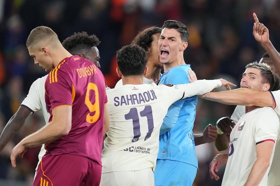 Povestea penalty-urilor ratate de Roma » Promisiunea secretă făcută de portarul lui Lille înaintea meciului!