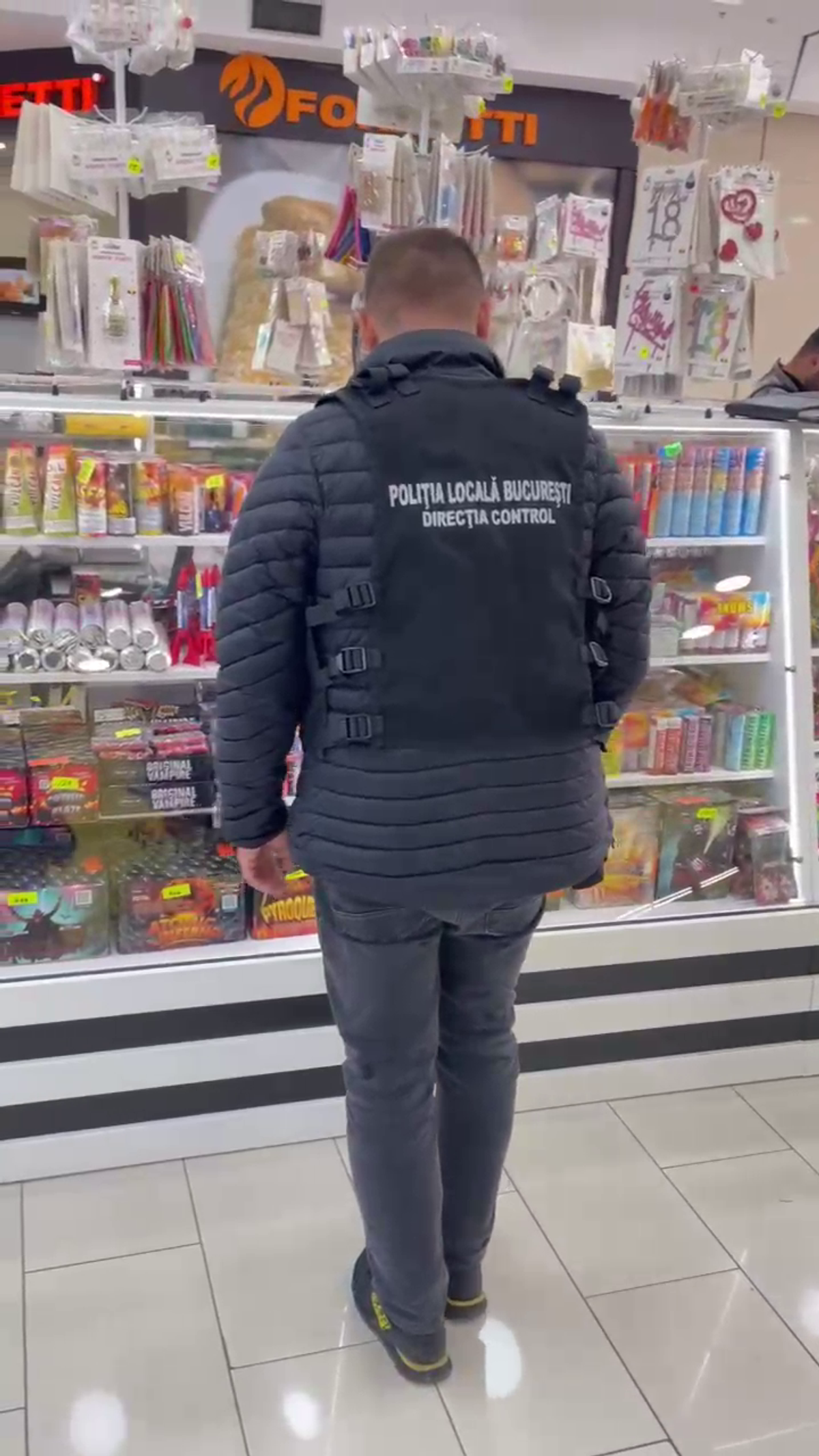 Articole pirothenice în mall