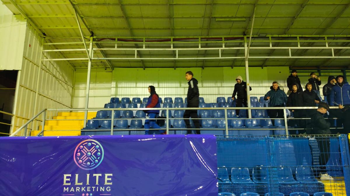 Dinamo - Slobozia, la un pas să fie AMÂNAT! Organizatorii și fanii au ajutat la îndepărtarea apei