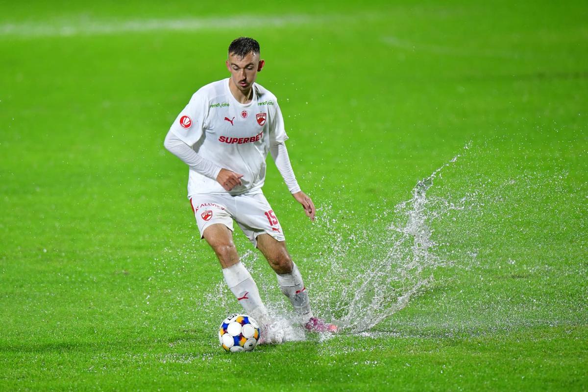 Prima reacție din partea AFAN, după ce Slobozia - Dinamo s-a jucat printre bălți: „Acest stadion nu mai trebuie omologat pentru prima ligă”