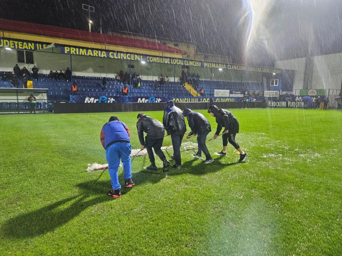 Gazonul este inundat înainte de Slobozia - Dinamo