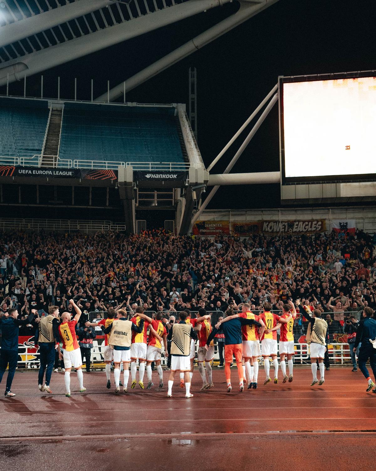Învinsă de FCSB în prima rundă, Go Ahead Eagles a produs o mare surpriză joi seara » Deplasare impresionantă a fanilor olandezi