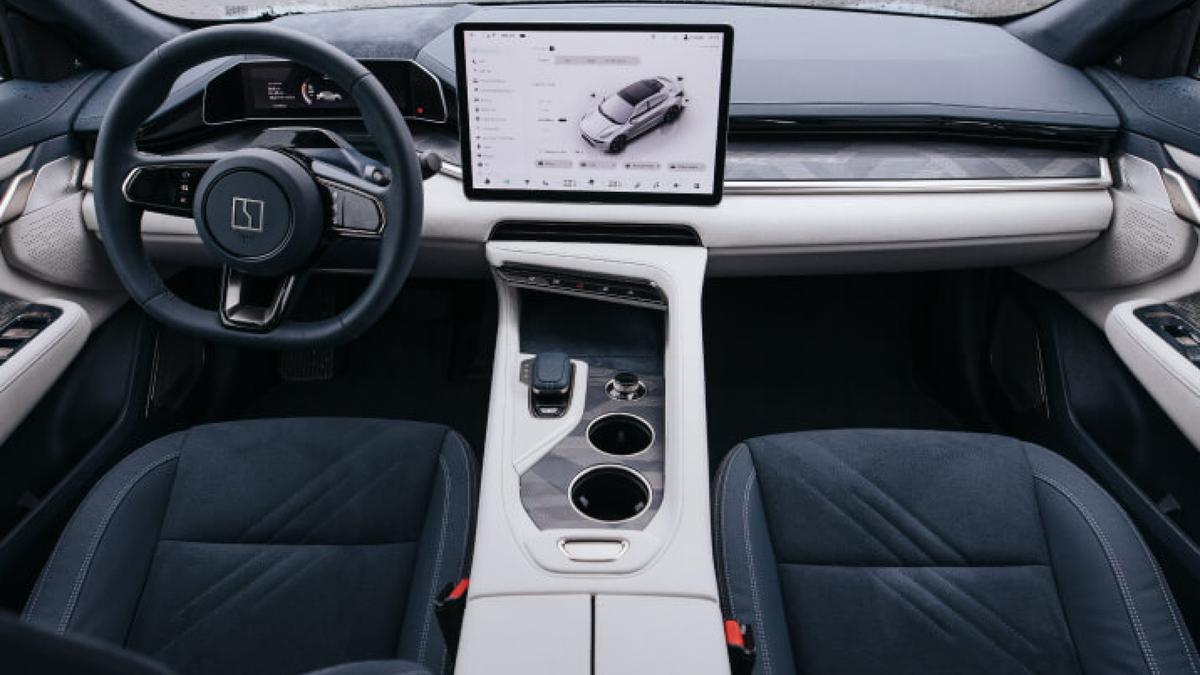 Producătorul auto de lux din China se lansează în România » Controversa uriașă în care a fost implicat recent