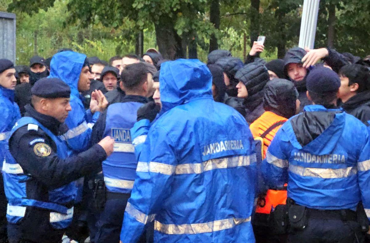 Filmul incidentelor de la Arena Națională » Intervenția Jandarmeriei asupra elvețienilor, pas cu pas: „Încă un centimetru și e bătaie cu noi! Go there, băga-mi-aș p***!”