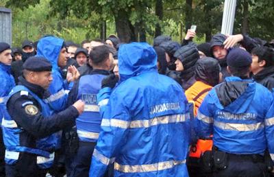 Filmul incidentelor de la Arena Națională » Intervenția Jandarmeriei asupra elvețienilor, pas cu pas: „Încă un centimetru și e bătaie cu noi! Go there, băga-mi-aș p***!”