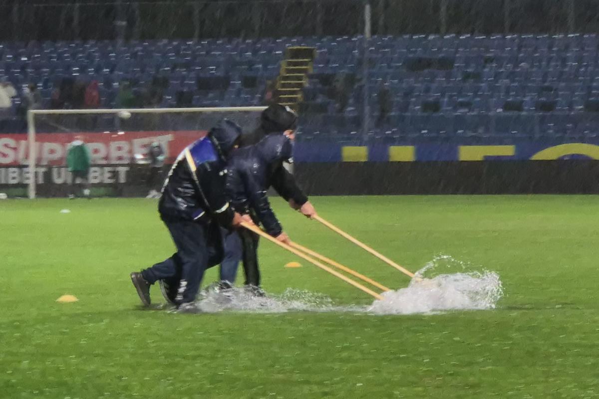 Gazonul este inundat înainte de Slobozia - Dinamo