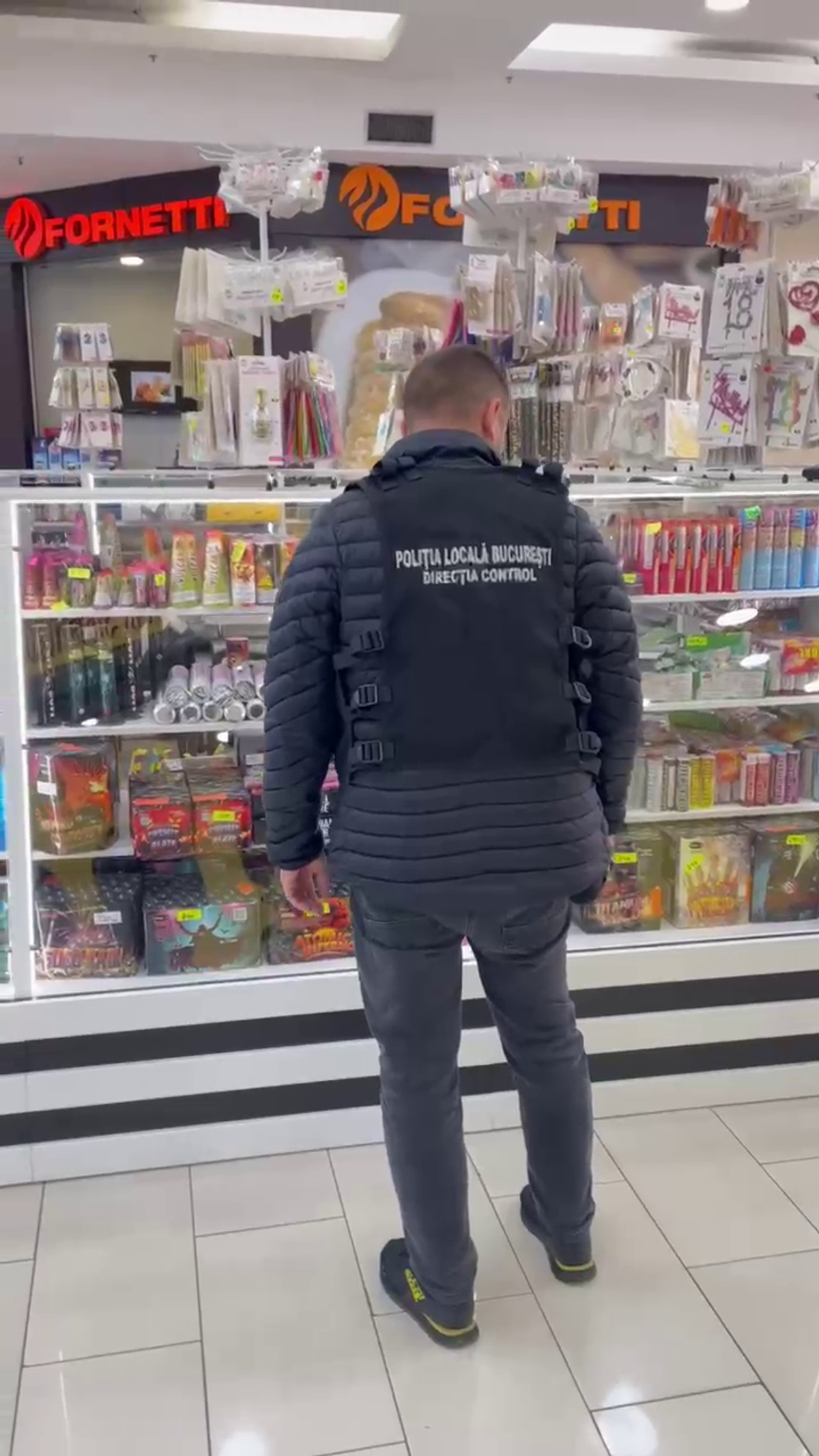 Articole pirothenice în mall