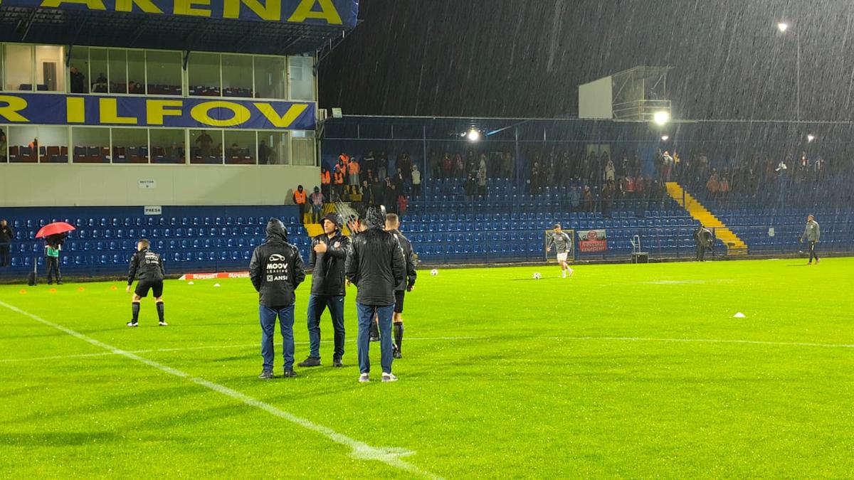 Gazonul este inundat înainte de Slobozia - Dinamo