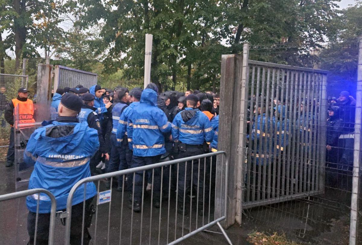 Filmul incidentelor de la Arena Națională » Intervenția Jandarmeriei asupra elvețienilor, pas cu pas: „Încă un centimetru și e bătaie cu noi! Go there, băga-mi-aș p***!”