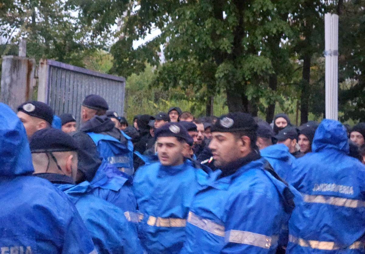 Filmul incidentelor de la Arena Națională » Intervenția Jandarmeriei asupra elvețienilor, pas cu pas: „Încă un centimetru și e bătaie cu noi! Go there, băga-mi-aș p***!”