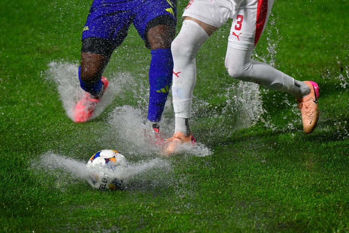 Prima reacție din partea AFAN, după ce Slobozia - Dinamo s-a jucat printre bălți: „Acest stadion nu mai trebuie omologat pentru prima ligă”