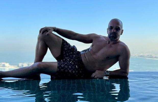 „E momentul Craiovei la titlu” » Susținător neașteptat pentru olteni: „Mușcam din adversari, la fel ca Rădoi” + Cursă cu mașini pe străzile Brașovului: „El cu BMW, eu cu VW Polo”