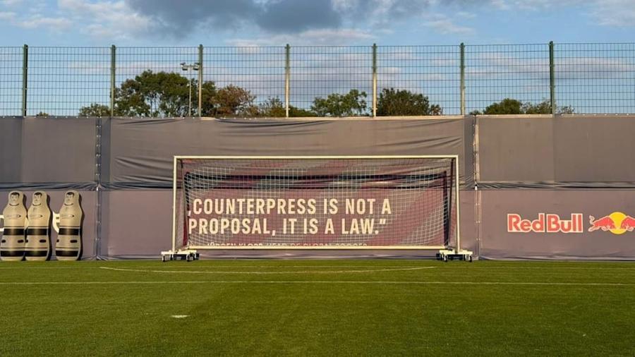 „Contrapresingul nu este o propunere. Este o lege” este un alt citat drag lui Jurgen Klopp / Foto: Bild Cultul personalității?! Clubul la care „totul e Klopp”