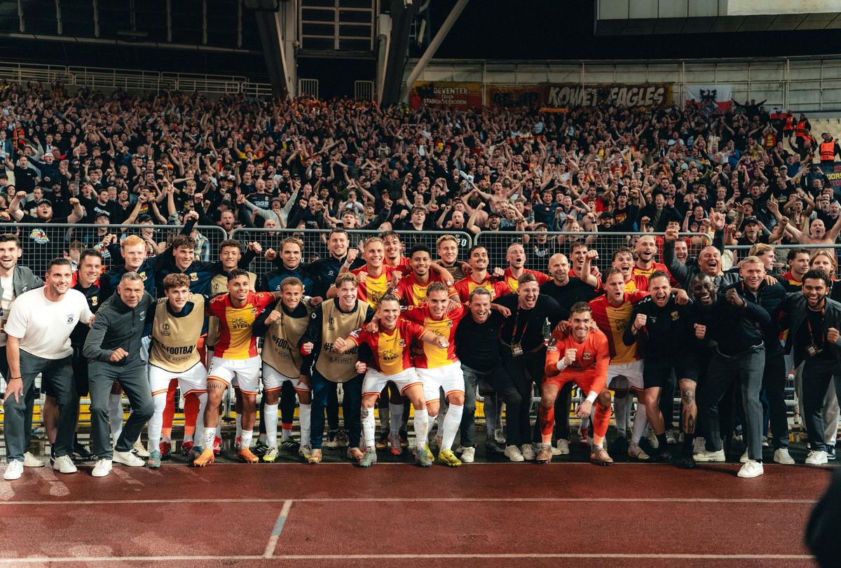 Învinsă de FCSB în prima rundă, Go Ahead Eagles a produs o mare surpriză joi seara » Deplasare impresionantă a fanilor olandezi